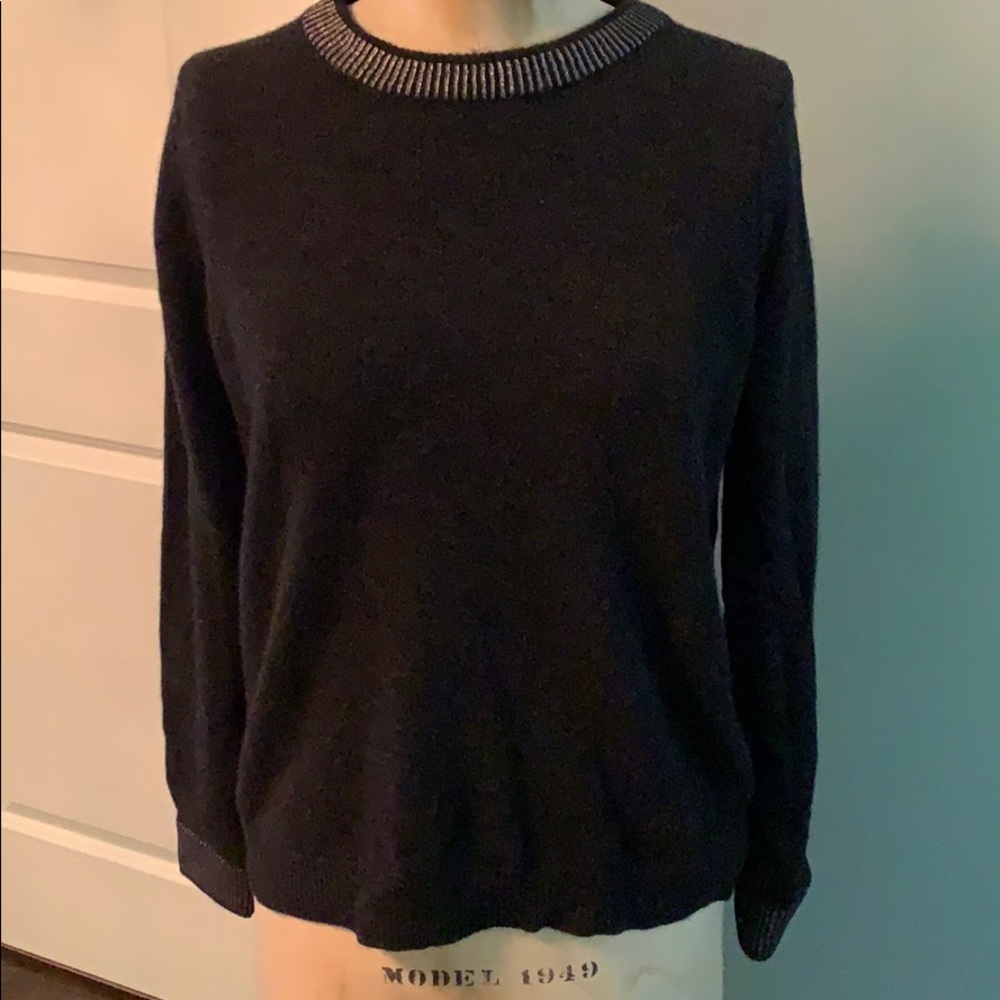 Beautiful dark gray Vince sweater